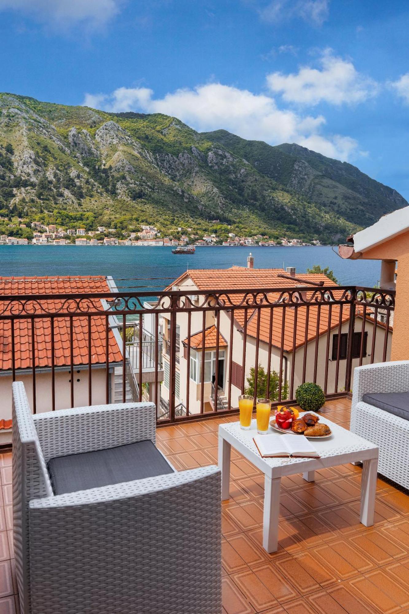 Apartment Busola Kotor Exterior foto