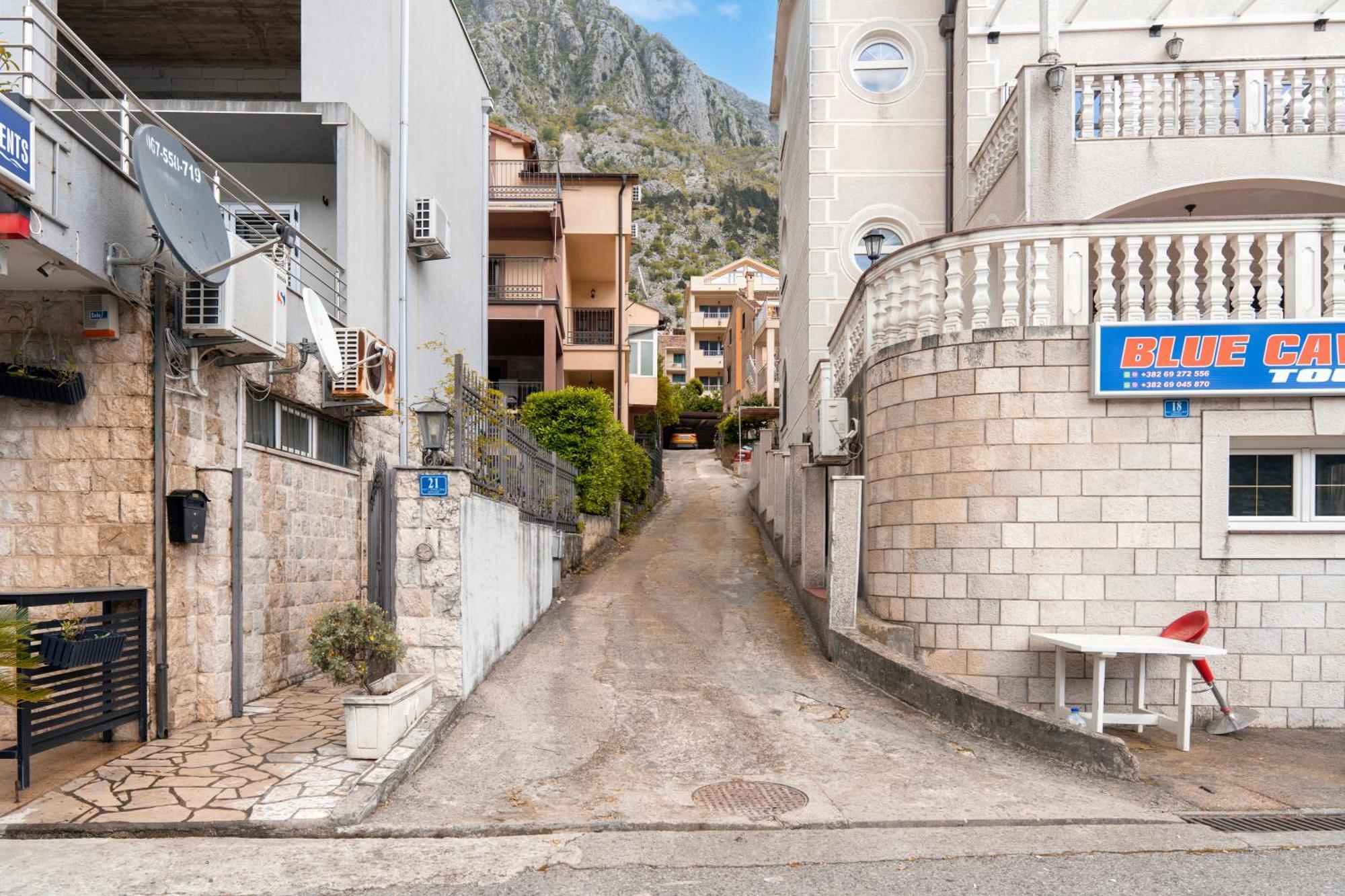 Apartment Busola Kotor Exterior foto